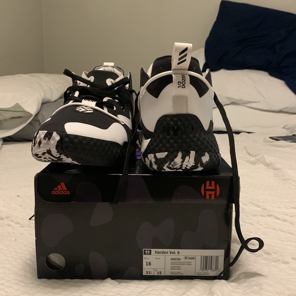 Basketball shoes 2023 James Harden size 16